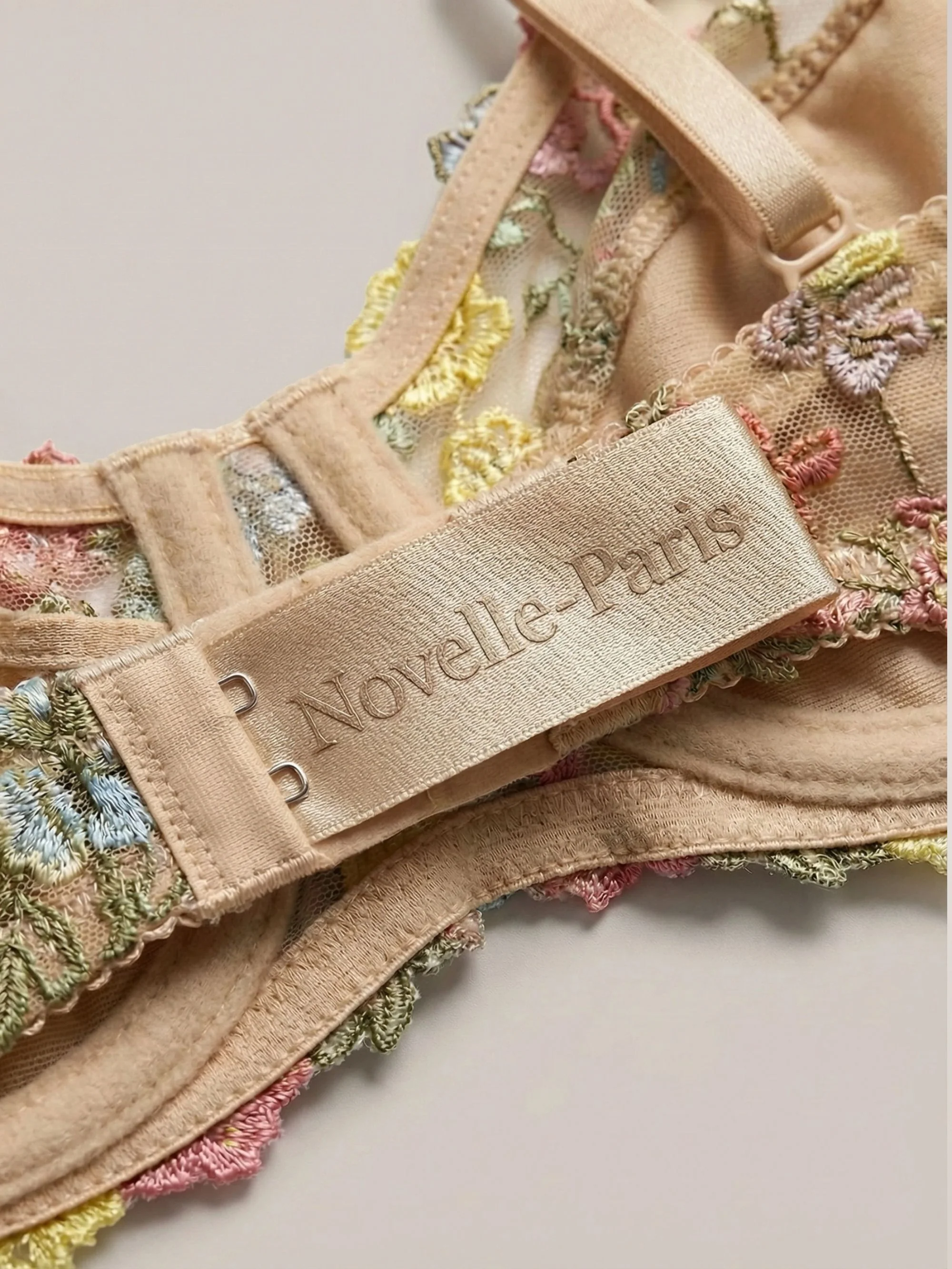 Eliane – Sommerliche Stickerei für Leichtigkeit & Feminität - Image 5